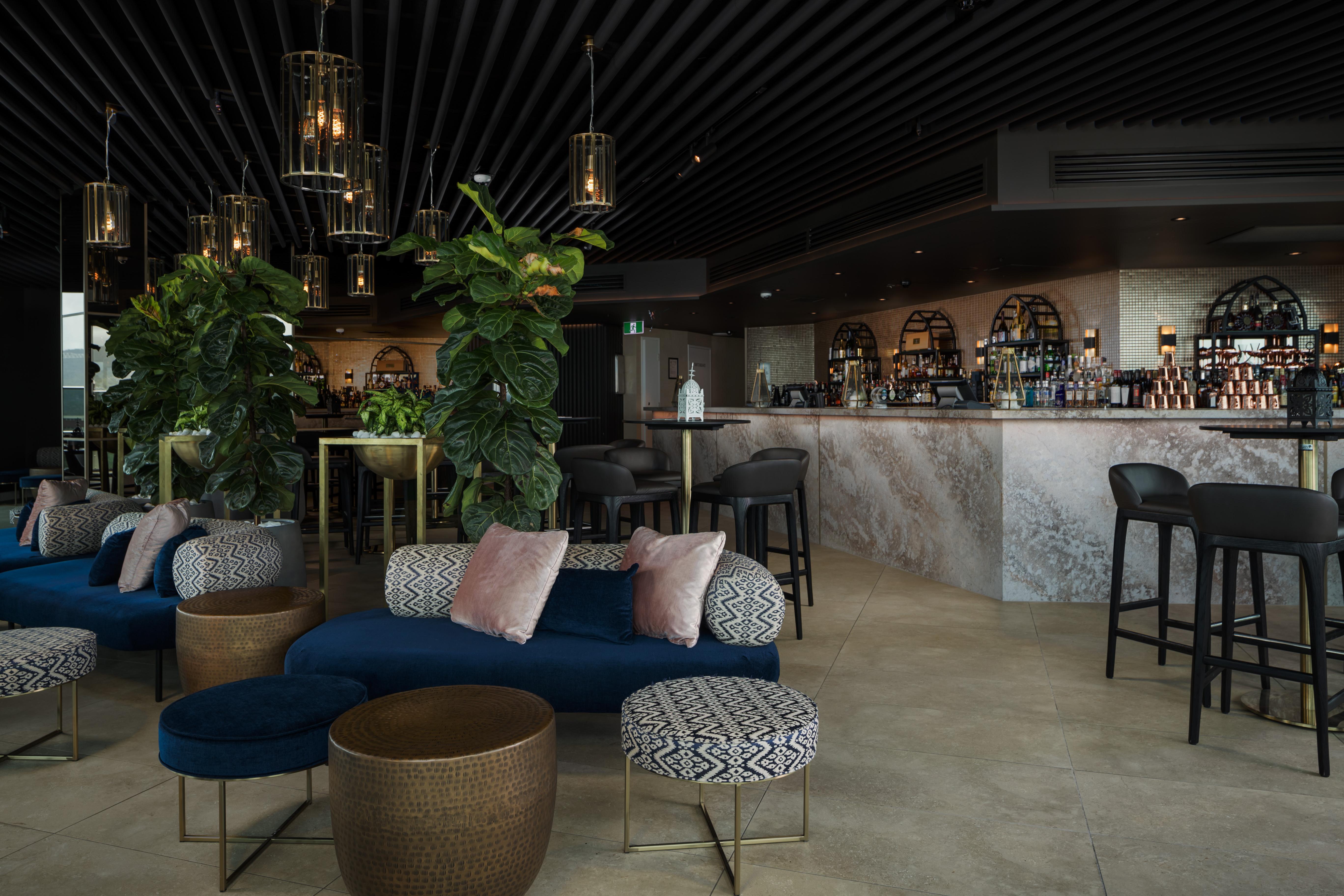 คริสตัลบรูค ไรลีย์ Hotel แคนส์ ภายนอก รูปภาพ The interior of the bar